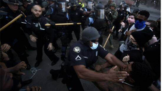 Acciones mixtas mientras Trump advierte sobre posible despliegue militar